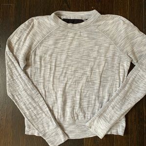 Good condition lululemon long sleeve crop top